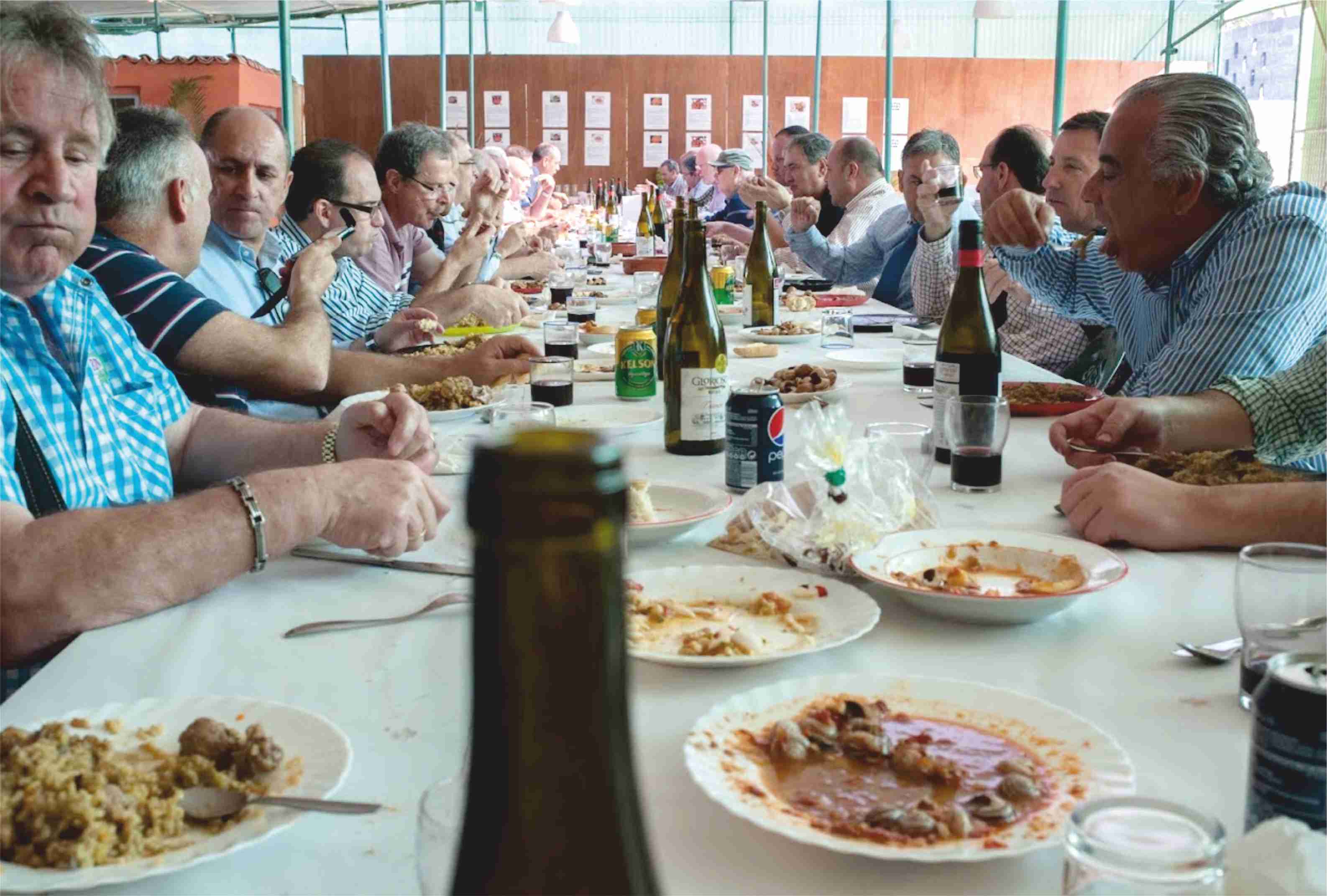 Miembros de Taifa del Enyesque durante encuentro gastronómico